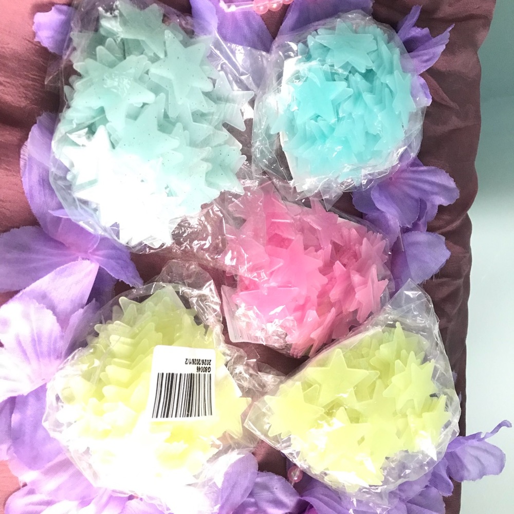 ✨ 100 glow in the dark stars ✨ - Picture 2 of 8